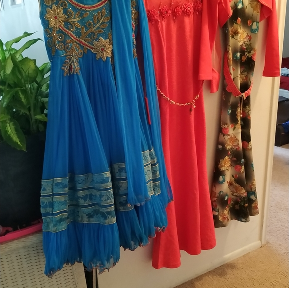 Dress - Picture 2 of 5